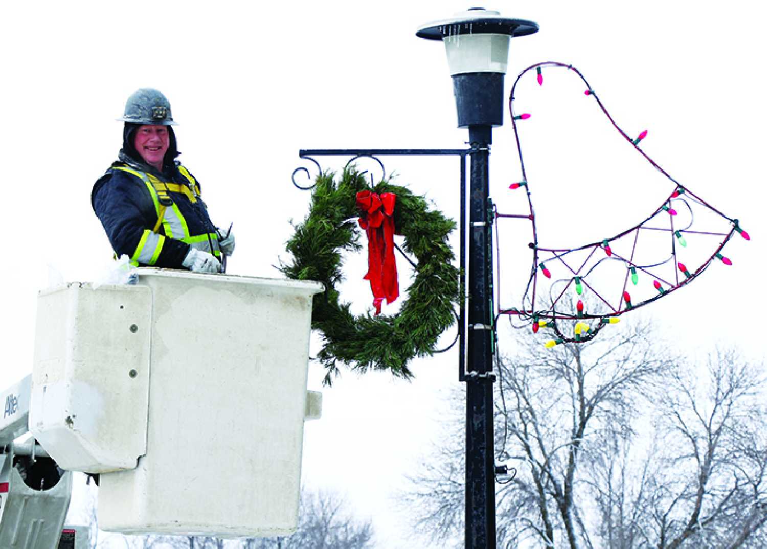 Kevin Crawford was one of the Moosomin Town Crew putting up Christmas lights in Moosomin recently as the town prepared for the Christmas season